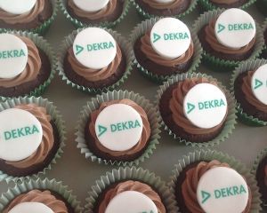 _okol_dov_cupcakes_s_okol_dov_m_kr_mem_s_logem_Dekra