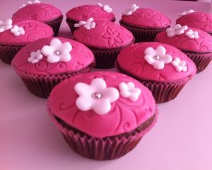 _okol_dov_cupcakes_s_r_ov_m_marcip_nem_a_kyti_kou