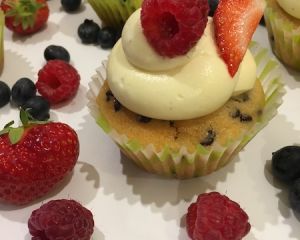 Cupcakes_s_vanilkov_m_kr_mem_a_erstvy_m_f_kem