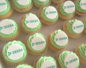 Cupcakes s logem
