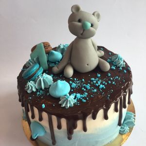 Dort drip cake - s čokoládou a medvídkem