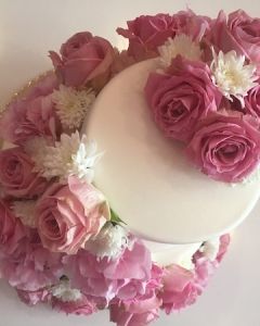 Svatební dort 4.p. - růžové živé růže