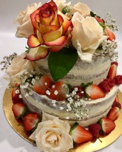 Svatební dort - naked cake - nahý dort s ovocem a růžemi