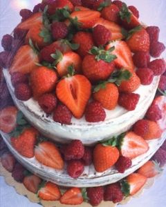 Svatební dort - aked cake - nahý dort - jahody a maliny