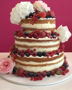svatební dort - nahý dort - naked cake s růžemi a ovocem