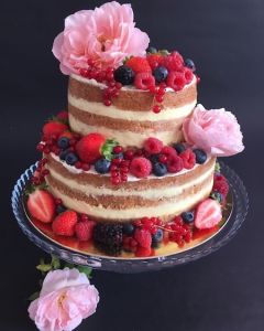 svatební dort - nahý dort - naked cake s růžemi a ovocem