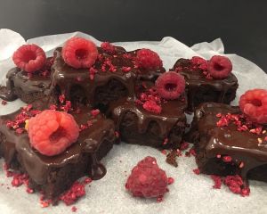 _okol_dovo_malinov_brownies