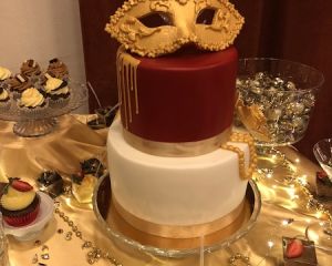 Dort_se_zlatou_maskou_cupcakes_a_bonb_ny
