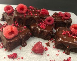 Malinov_brownies_s_okol_dou