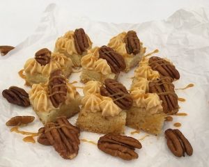 Mini_dort_k_s_karamelov_m_kr_mem_a_pekanov_m_o_echem
